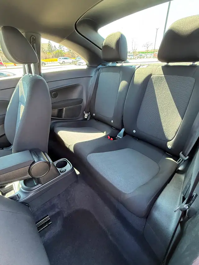 2015 Volkswagen Beetle (Low KM, Fresh Safety, 2 Tire Sets incl) - Photo 10
