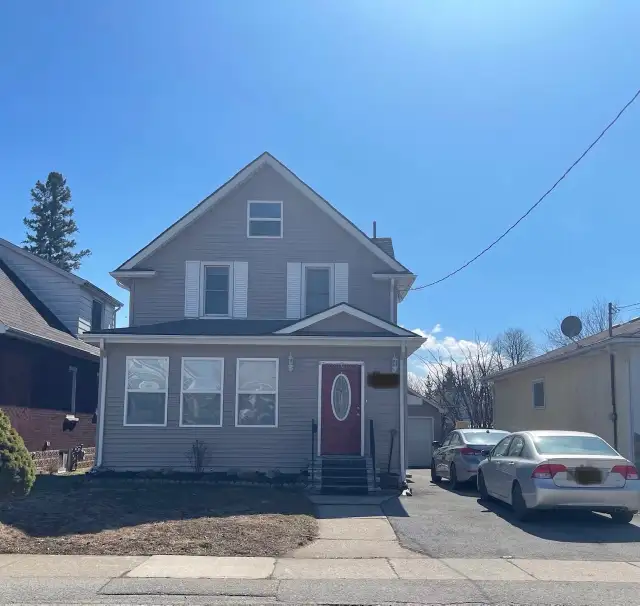 Renovated 3BR House Niagara Falls $1999 - Photo 6