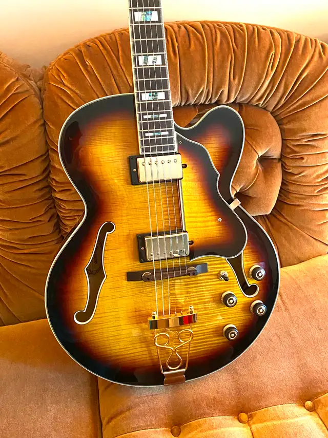 Ibanez AF155-AYS Artstar Semi Acoustic Guitar, CASE, Excellent. - Photo 2