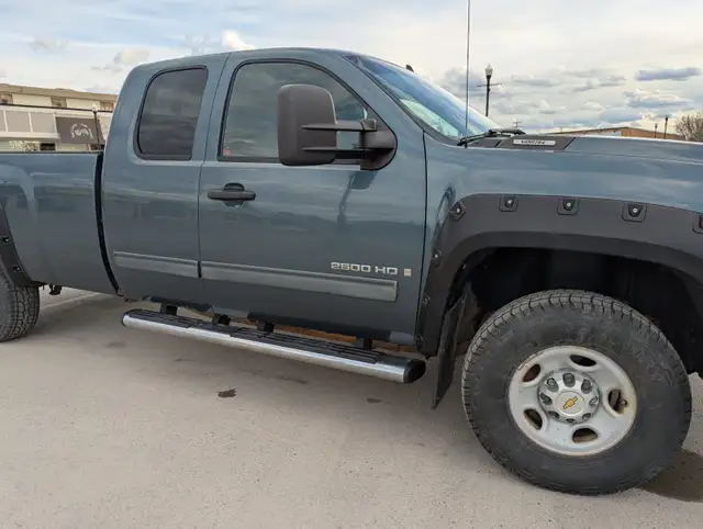 2009 Chev 2500HD - fantastic mechanical! - Photo 2