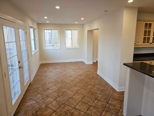 BEAUTIFUL 2 BEDROOM MAIN FLOOR HOUSE IN PICKERING - Photo 7