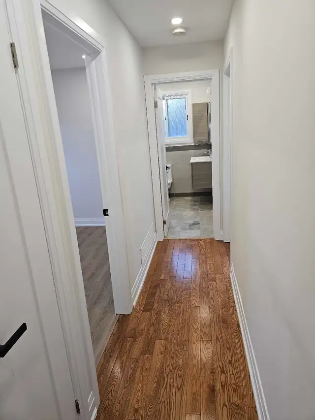 BEAUTIFUL 2 BEDROOM MAIN FLOOR HOUSE IN PICKERING - Photo 10