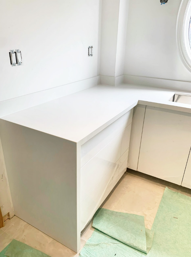 White Quartz Countertops - With BIg Grey Veins - Photo 2