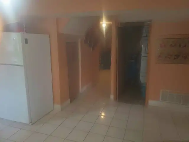 Private room for rent in basement - Photo 2