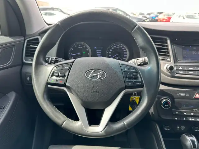 2017 Hyundai Tucson SE AWD | Back Cam, Pan. Sunroof, Bluetooth - Photo 12