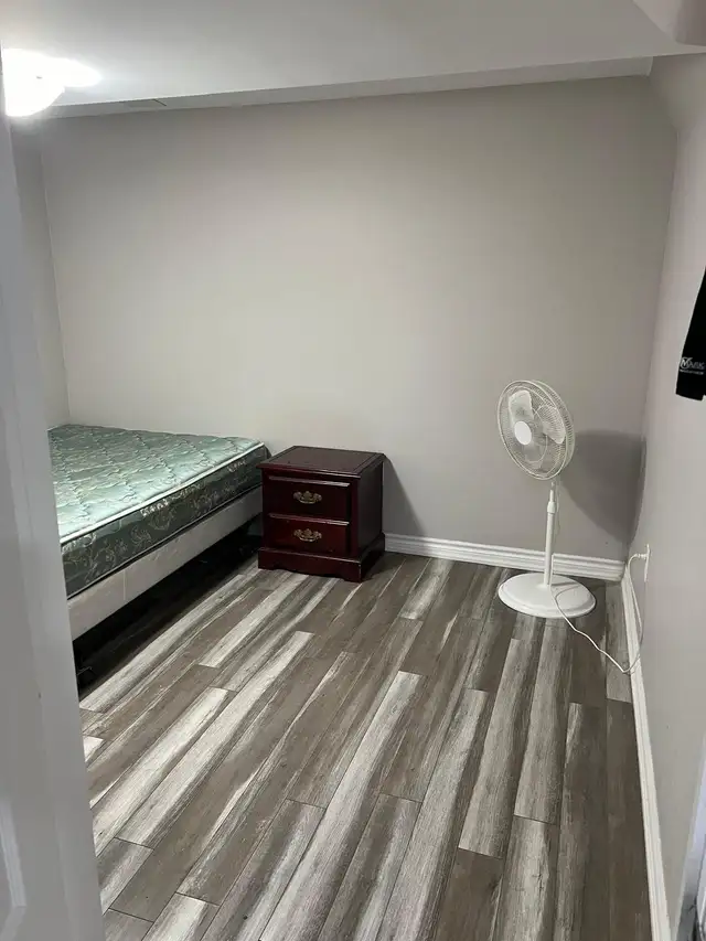 Furnished Private room Torbram/Sandalwood Brampton June 1 - Photo 9