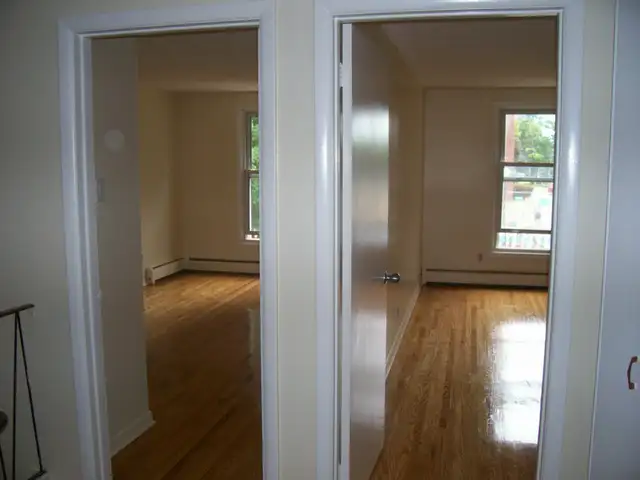June 1st ~ 2 BEDROOM GARDENHOME ~ $1,999.00 - Photo 4