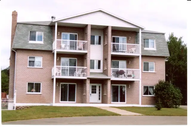 10, PLACE CHRÉTIEN ST-BONIFACE, 4 1/2, REZ-DE-CHAUSSÉE 1200$