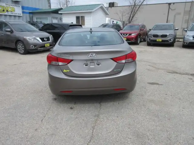 2013 Hyundai Elantra Limited w/Navi - Photo 6