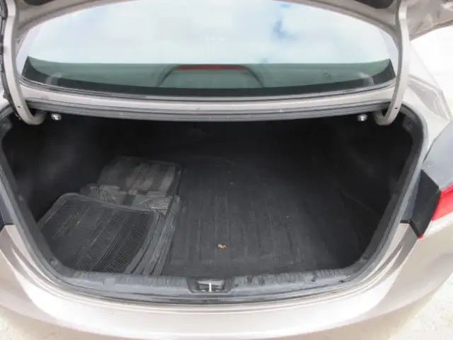 2013 Hyundai Elantra Limited w/Navi - Photo 11