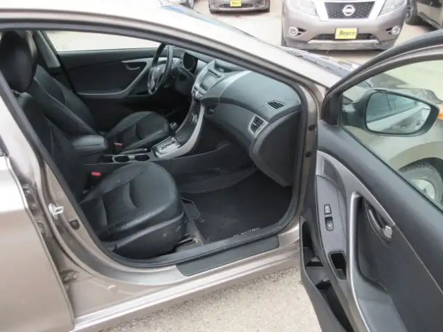2013 Hyundai Elantra Limited w/Navi - Photo 13