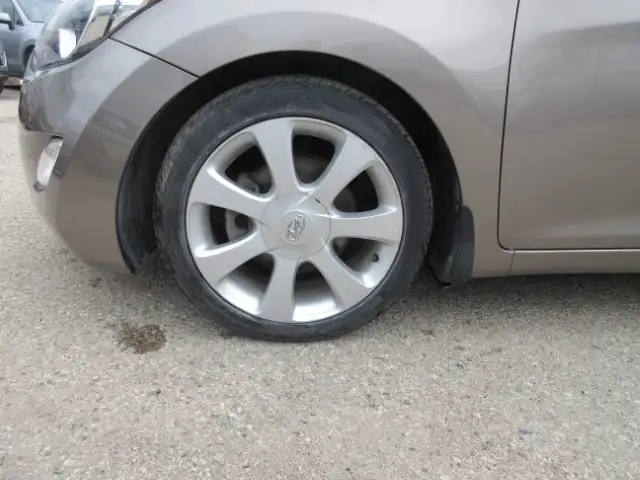 2013 Hyundai Elantra Limited w/Navi - Photo 18
