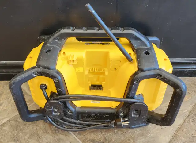 Dewalt Bluetooth Jobsite Radio DCR025 - Photo 2