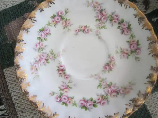 Royal Albert DIMITY ROSE fine bone china set for 12 - Photo 2