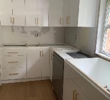 White Plain Quartz Countertops - With Golden Veins