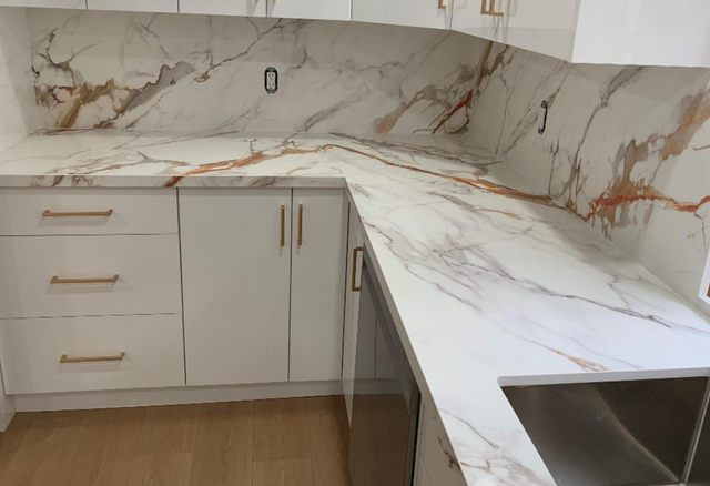 White Plain Quartz Countertops - With Golden Veins - Photo 4
