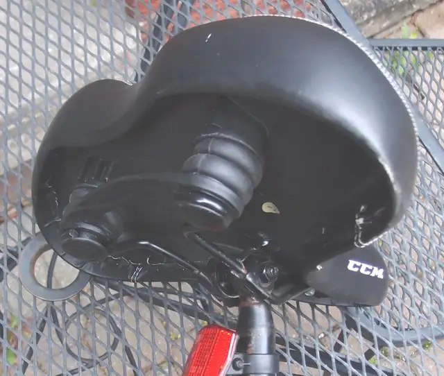 Bike Seat Super wide CCM Soft Padded, Comfortable Ergonomic Desi - Photo 4