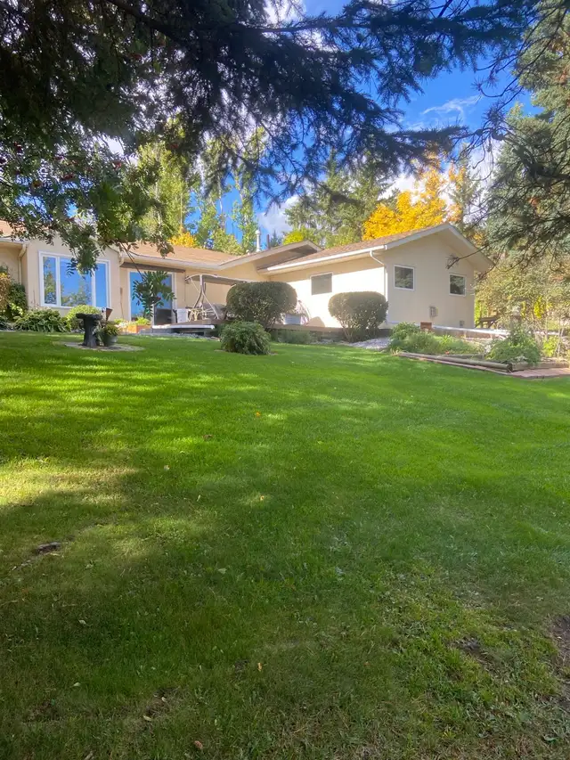 Home and 1.9 acres Parkland County - Photo 4