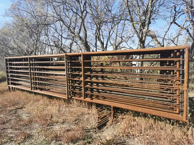 Cattle Panels and Windbreaks - Photo 2