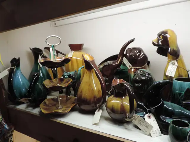 Blue Mountain Pottery - Photo 2