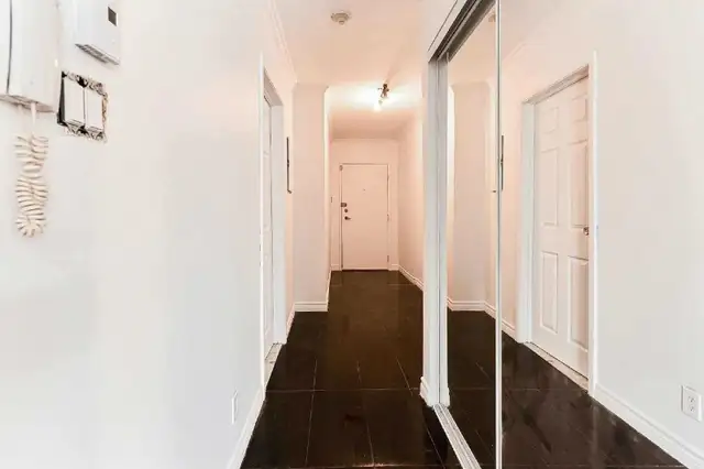 Metro Sherbrooke 4.5 apt for rent - Photo 3