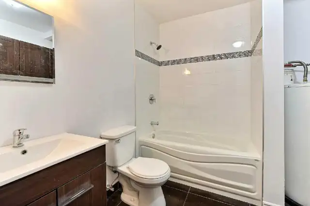 Metro Sherbrooke 4.5 apt for rent - Photo 4