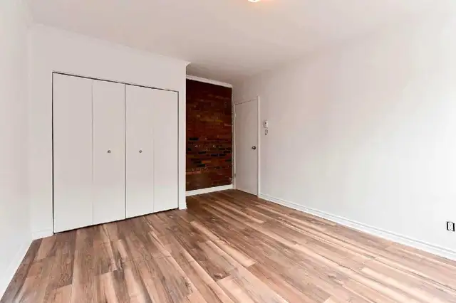 Metro Sherbrooke 4.5 apt for rent - Photo 6