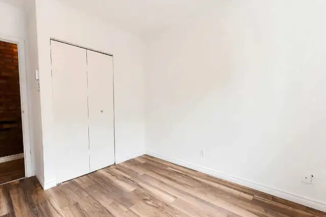 Metro Sherbrooke 4.5 apt for rent - Photo 8