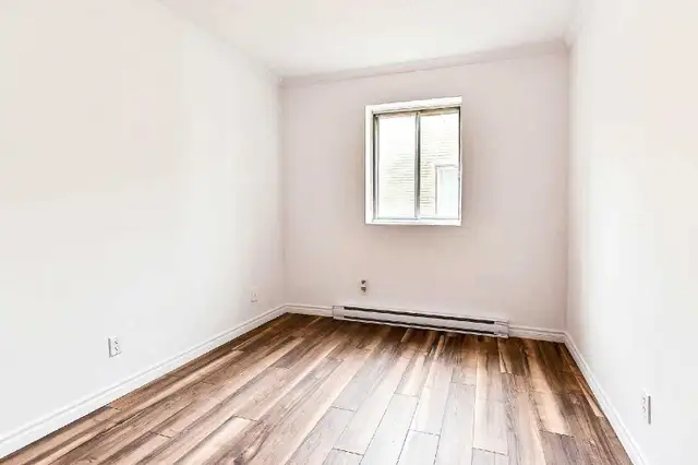 Metro Sherbrooke 4.5 apt for rent - Photo 9