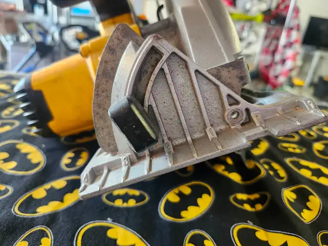 DeWalt DCS391 6-1/2' Cordless Circular Saw (#2973) - Photo 3
