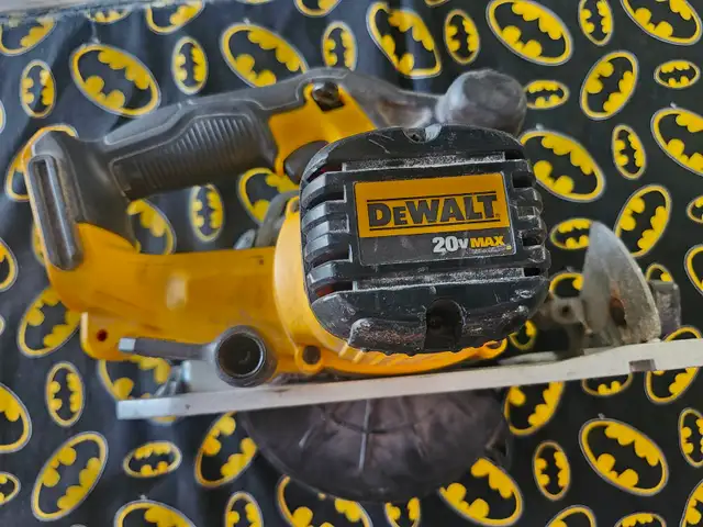 DeWalt DCS391 6-1/2' Cordless Circular Saw (#2973) - Photo 7