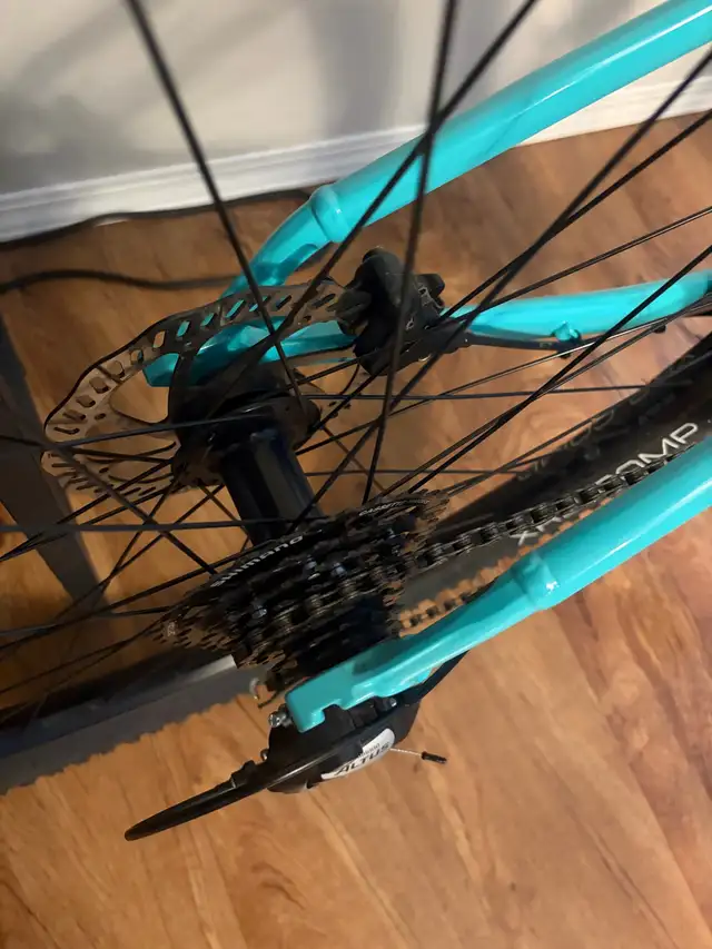 woman’s Trek hardtail mountain bike - Photo 4