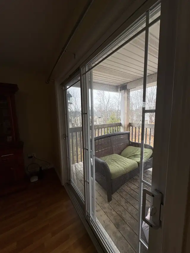 Spacious 2 Bedroom Apartment Downtown with Laundry - Photo 8