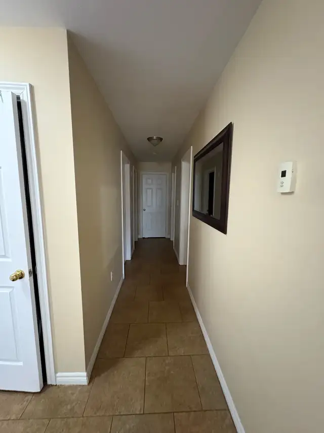 Spacious 2 Bedroom Apartment Downtown with Laundry - Photo 9