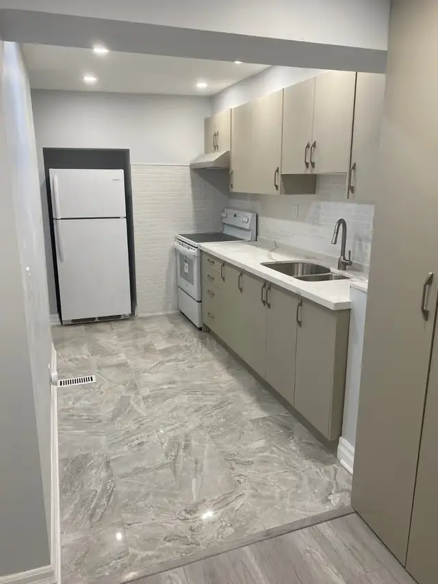 2 bedroom, 1 bathroom second floor apartment for rent - Photo 2