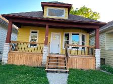 Beautiful 2 bedrooms, 1 bath lower level unit - utility included