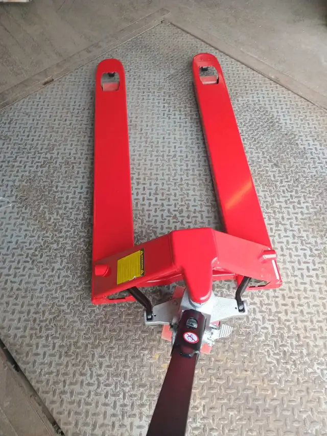 Standard pallet jacks, 5500 lba capacity