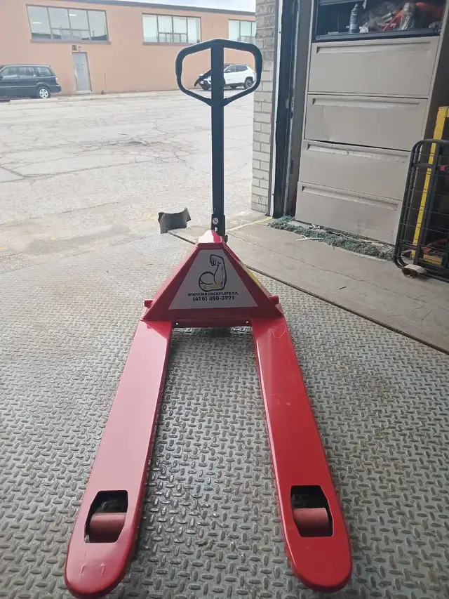 Standard pallet jacks, 5500 lba capacity - Photo 4
