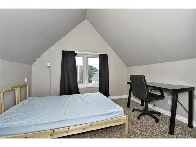 2 move-in ready room beside UW available from June-August