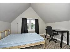 2 move-in ready room beside UW available from June-August
