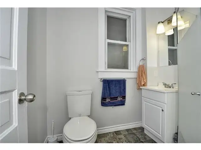 2 move-in ready room beside UW available from June-August - Photo 4