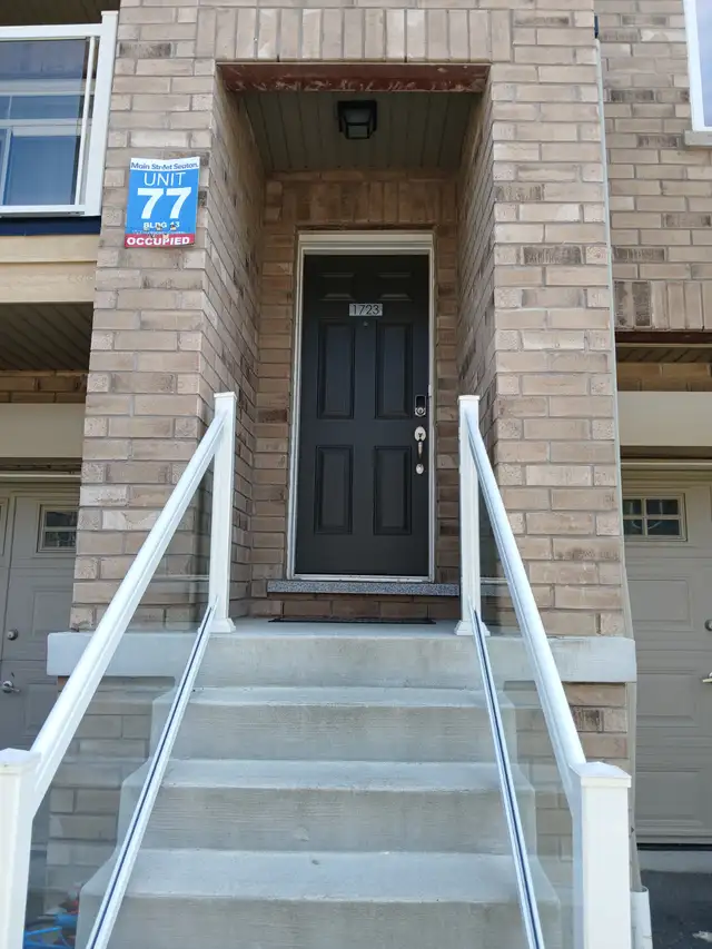 LARGE MODERN 3BR 3WR TOWNHOUSE PICKERING $3000 FOR RENT