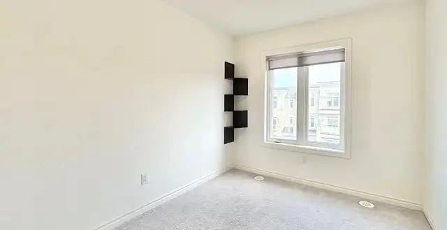LARGE MODERN 3BR 3WR TOWNHOUSE PICKERING $3000 FOR RENT - Photo 5