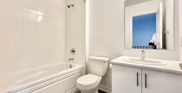 LARGE MODERN 3BR 3WR TOWNHOUSE PICKERING $3000 FOR RENT - Photo 6