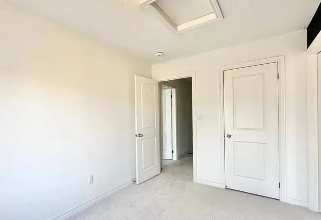 LARGE MODERN 3BR 3WR TOWNHOUSE PICKERING $3000 FOR RENT - Photo 8