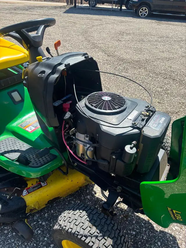 John Deere mower with grass bagger. - Photo 4