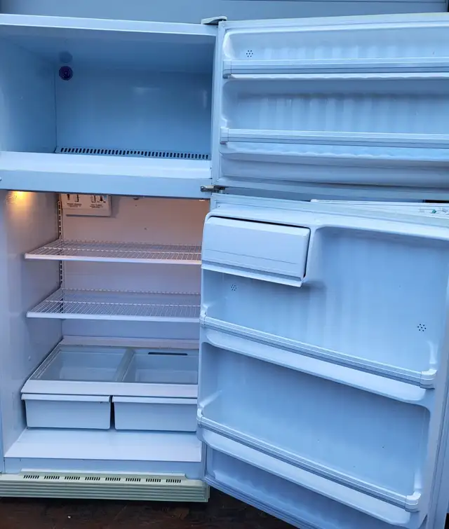 Ge mid size fridge - Very good condition, clean cold - Photo 2