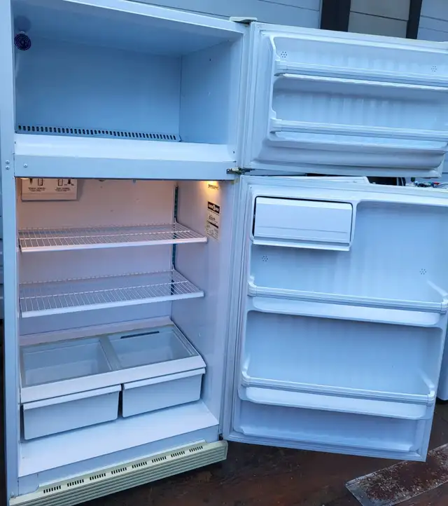 Ge mid size fridge - Very good condition, clean cold - Photo 3