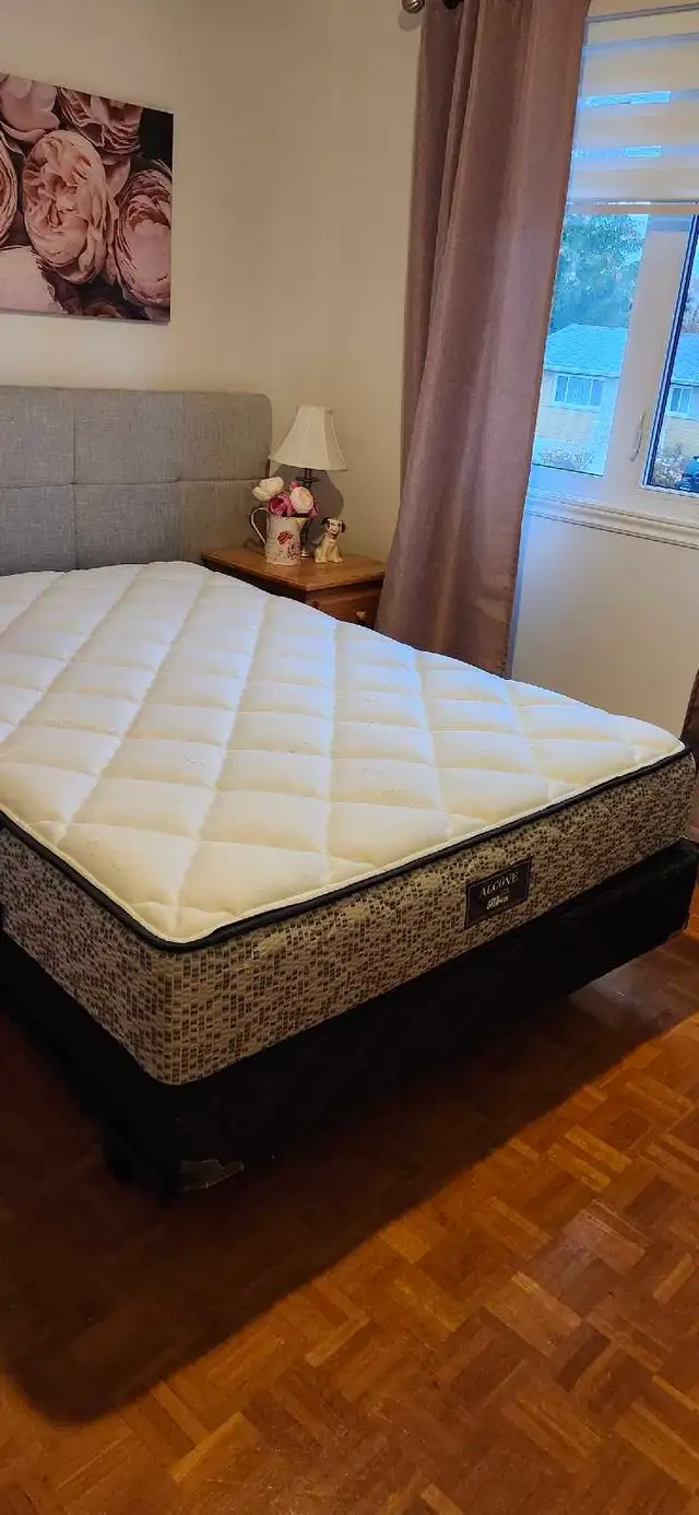 Ensemble de Matelas double neuf 800 $ Négociable