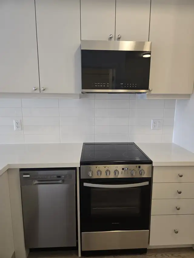 Amazing water view condo in Bowmanville - only $1899 per month - Photo 8